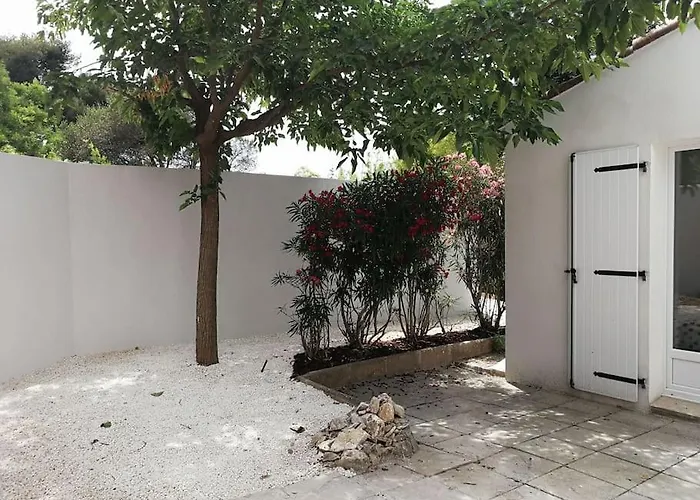 Villa Au Calme Avec Exterieur Et Parking Gratuit Aux Portes D\'Aix Et Marseille Emplacement Ideal