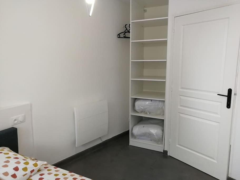Au Calme Avec Exterieur Et Parking Gratuit Aux Portes D'aix Et Emplacement Ideal Villa Marseille